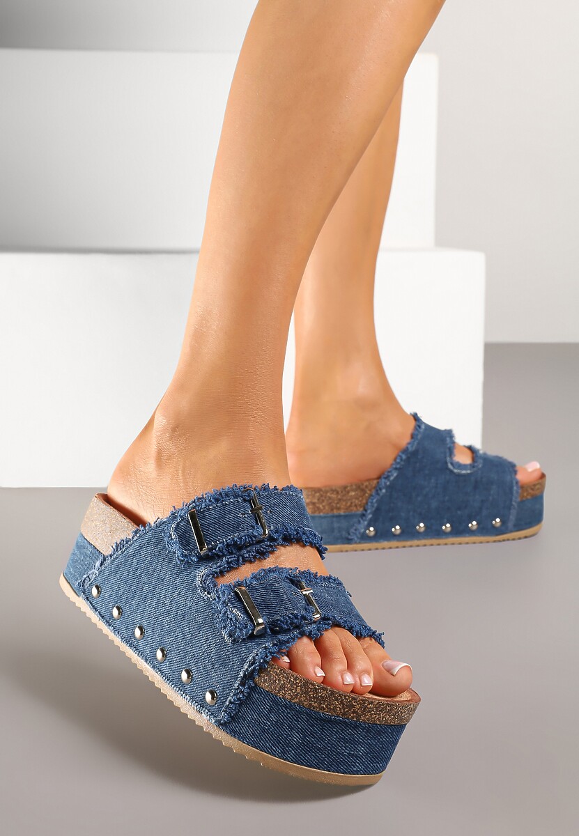 Jasnoniebieskie Klapki na Platformie z Korka z Postrzępionymi Paskami Klamrami i Nitami Zelirene