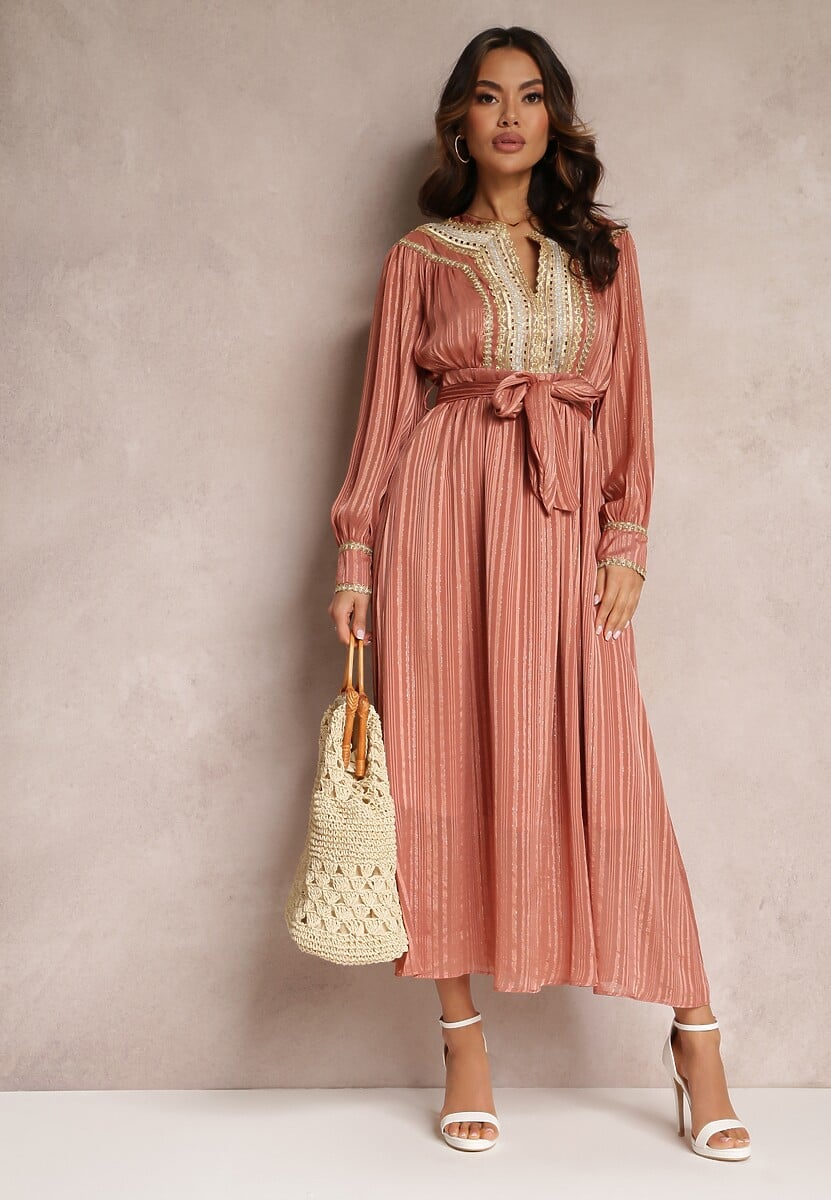 Ciemnoróżowa Metaliczna Sukienka z Ozdobnym Dekoltem i Paskiem Adyson