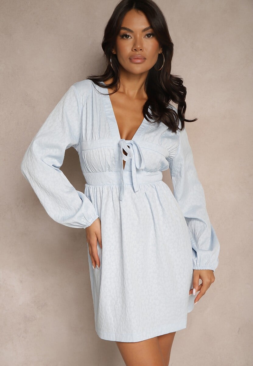 Różowa Wiązana Rozkloszowana Sukienka z Ozdobnym Tłoczeniem Falretia