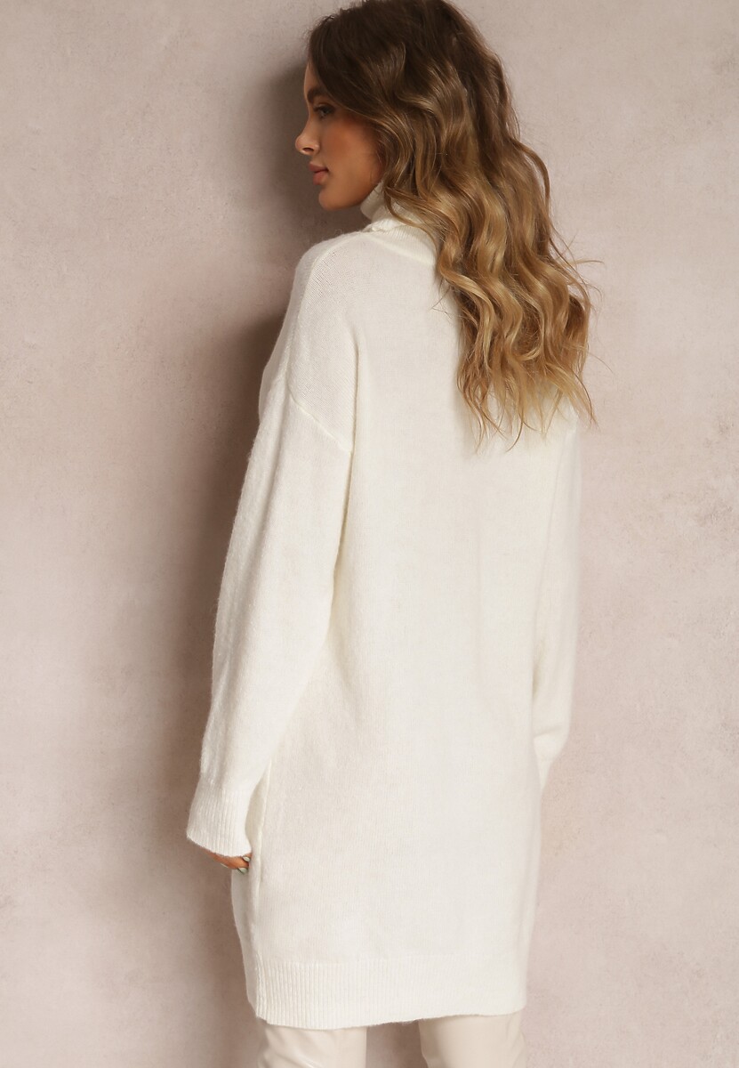 Biała Sukienka Wełniana Oversize z Golfem Revite