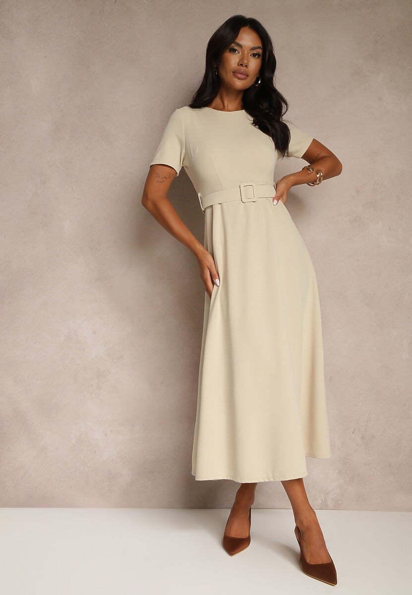 Czarna Sukienka o Rozkloszowanym Kroju z Ozdobnym Paskiem Desiliena