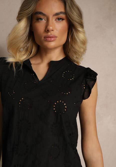 Czarna Bawełniana Bluzka Ozdobiona Falbankami i Ażurowym Wzorem Grelzeki