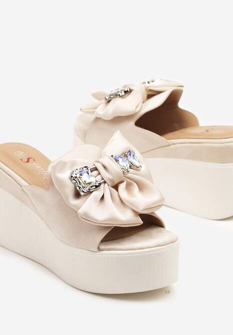 Beżowe Klapki na Koturnie z Kokardą i Cyrkoniami Danirith