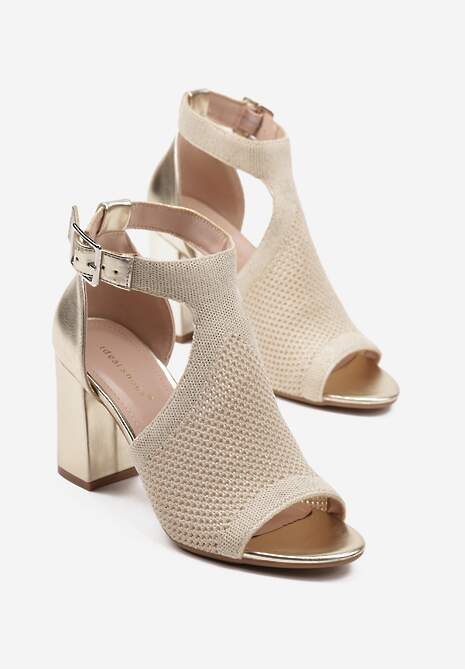 Złote Ażurowe Sandały na Słupkowym Obcasie z Paskiem ze Sprzączką Worritia