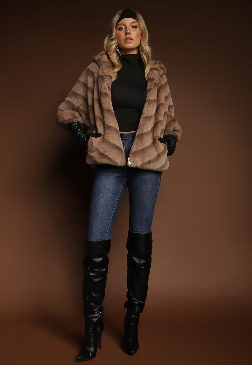 Beżowa Kurtka Futrzana o Kroju Oversize z Kapturem i Rękawami 3/4 Titene