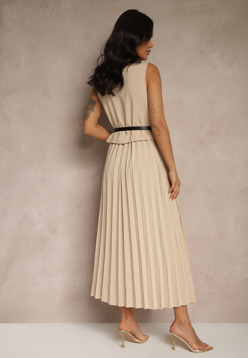 Ciemnobeżowa Plisowana Sukienka o Rozkloszowanym Kroju Bez Rękawów z Paskiem z Klamrą Iffule
