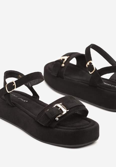 Czarne Sandały na Niskiej Platformie z Ozdobną Sprzączką Neledis