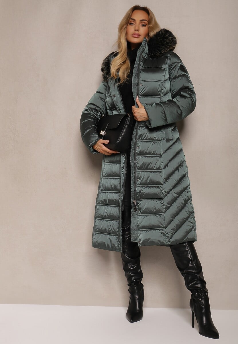 Zielona Długa Kurtka Zimowa z Pikowanymi Przeszyciami i Odpinanym Kapturem z Futerkiem Tinnelia