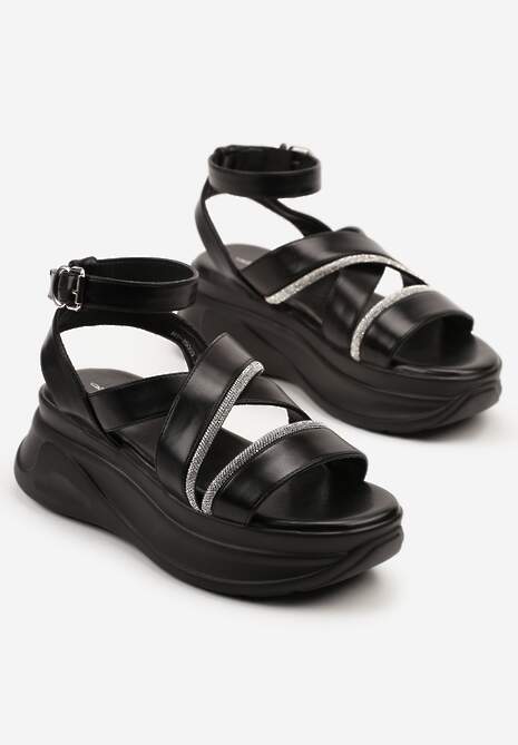 Czarne Sandały na Tłoczonej Platformie z Przeplatanymi Paskami z Cyrkoniami Sorellise