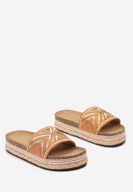 Pomarańczowe Klapki Boho Ozdobione Plecionką i Błyszczącym Przeszyciem Piwita