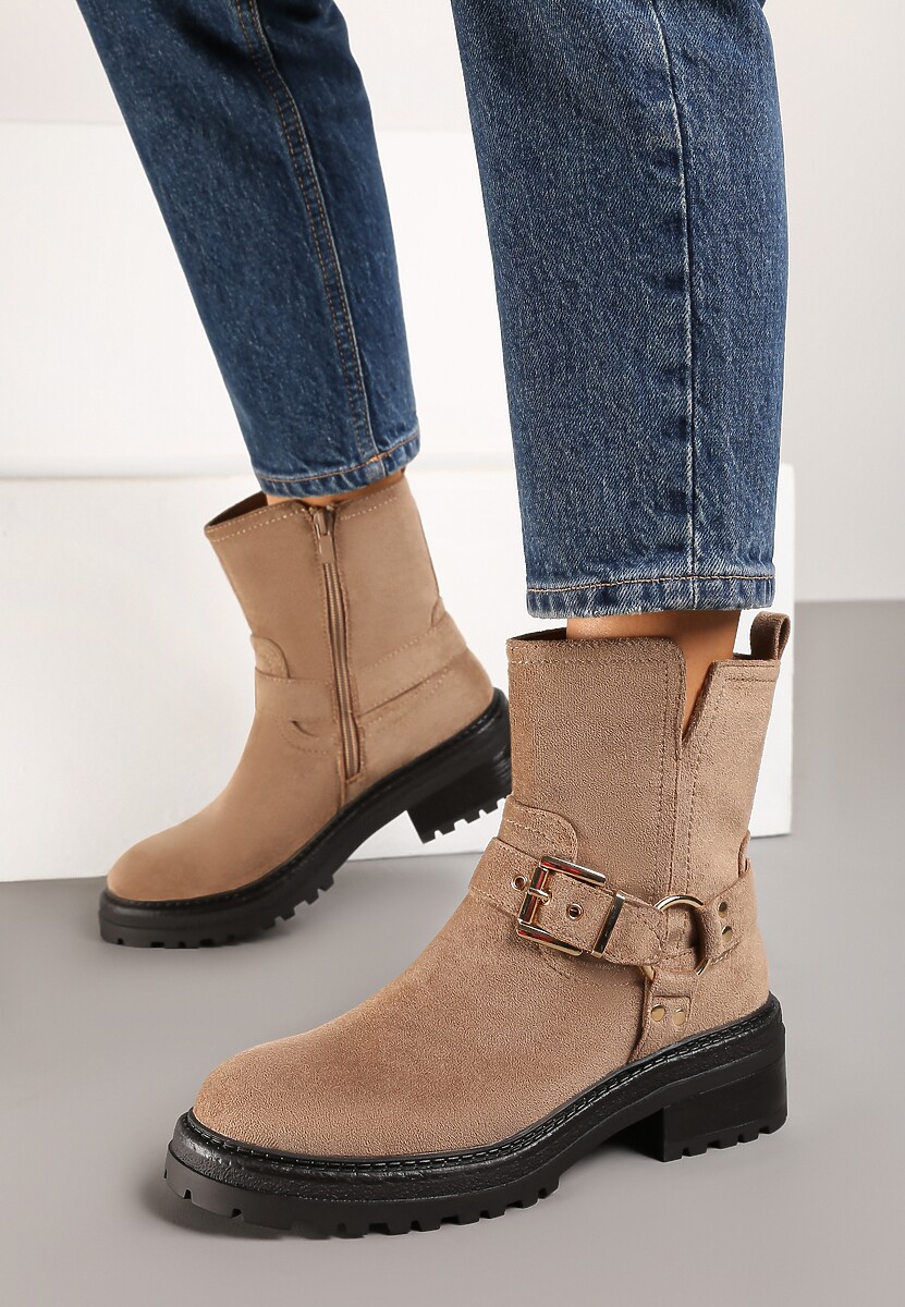 Czarne Botki w Motocyklowym Stylu z Ekozamszu z Ozdobną Klamrą przy Cholewce Ninnaria