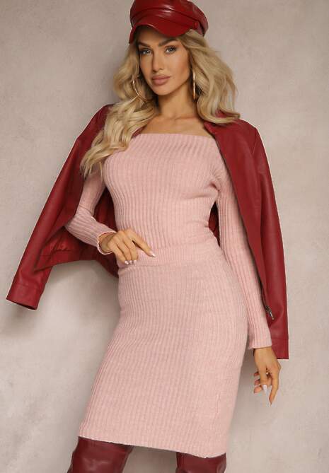 Jasnoróżowy Prążkowany Komplet Dzianinowy Spódnica o Dopasowanym Kroju i Bluzka Soravia