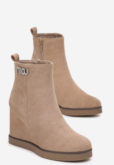 Ciemnobeżowe Botki z Ozdobą z Cyrkoniami Osadzone na Koturnie Calgrana