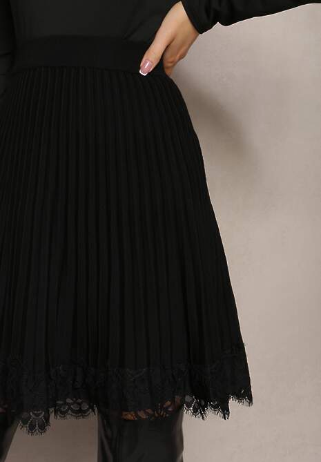 Czarna Spódnica Mini Rozkloszowana z Gumką w Talii Saniurio