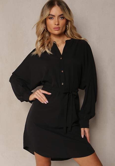 Czarna Koszulowa Sukienka z Paseczkiem w Talii i Rozkloszowanym Dołem Dalmiena