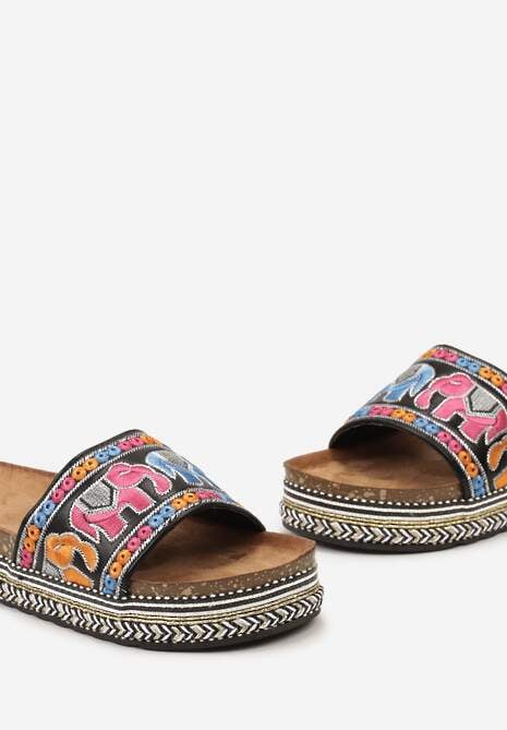 Czarne Klapki na Podeszwie w Paski z Haftowanym Motywem Słoni Istgare