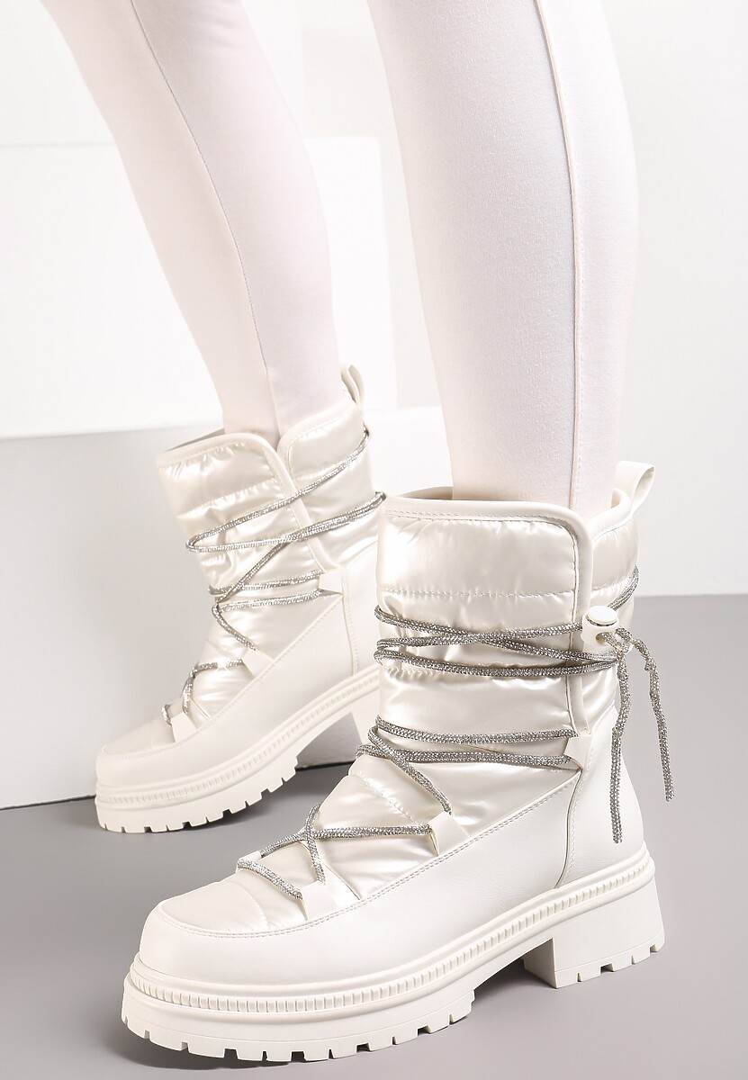 Białe Śniegowce na Platformie z Wiązaniem w Cyrkonie Brelara