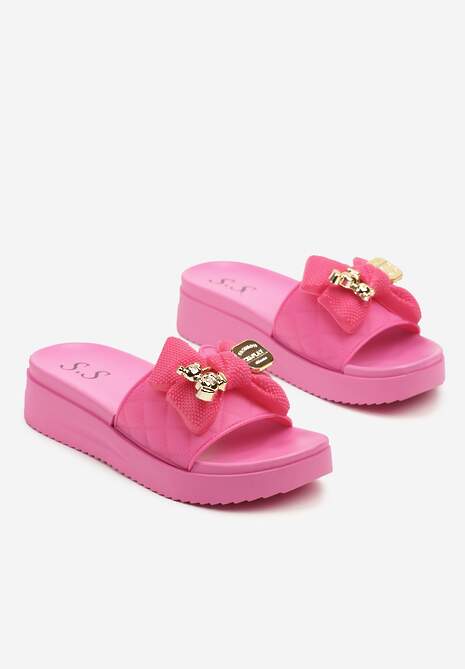 Fuksjowe Klapki na Platformie Ozdobione Pikowaniem Aplikacjami i Kokardą Evelseli