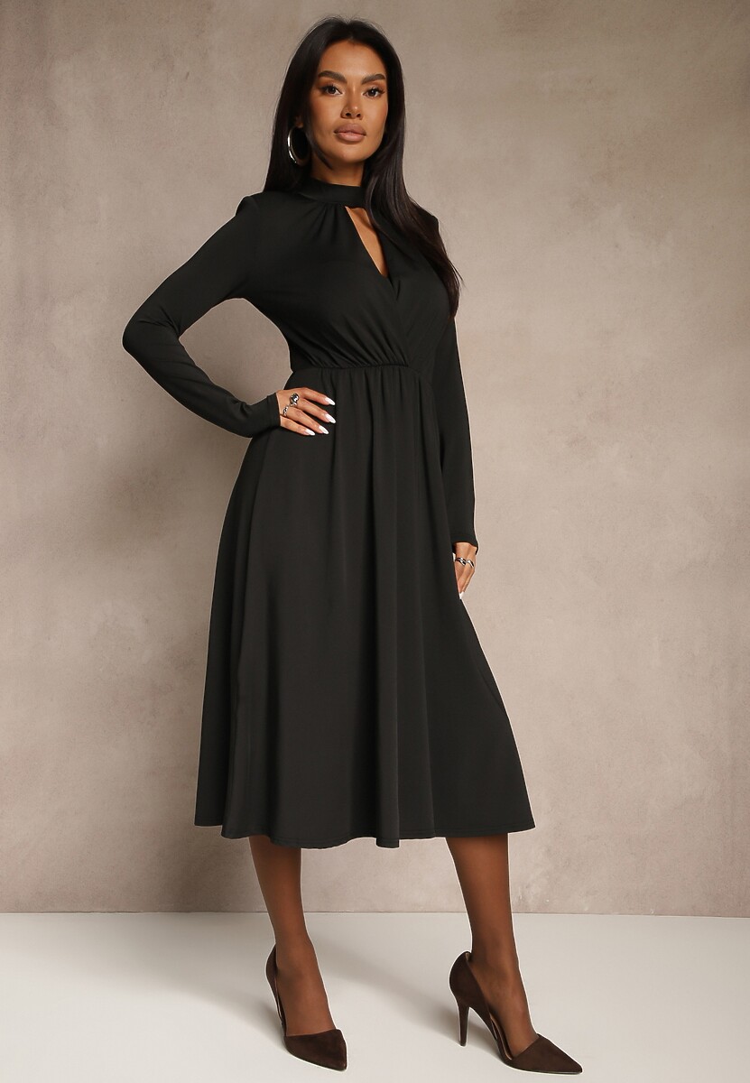 Czerwona Taliowana Sukienka z Usztywnionymi Ramionami Ozdobiona Wycięciem Arfedi