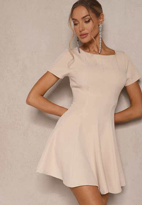 Beżowa Sukienka o Rozkloszowanym Kroju na Krótki Rękaw Zdobiona Przeszyciami Mepiza