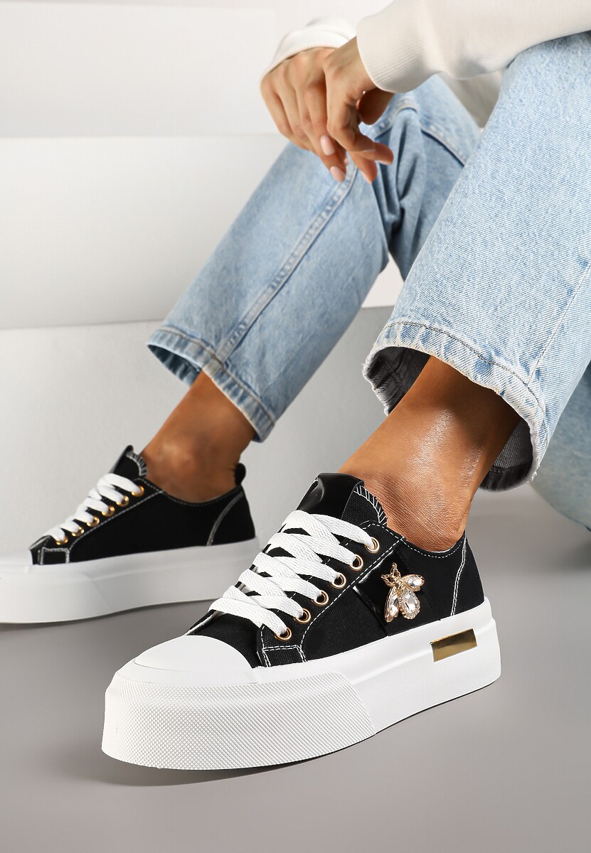 Białe Trampki na Platformie z Biżuteryjną Aplikacją Gonessa
