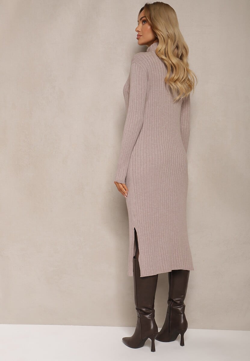 Beżowa Sukienka Sweterkowa z Wiskozą i Golfem o Dopasowanym Kroju Ninnellea