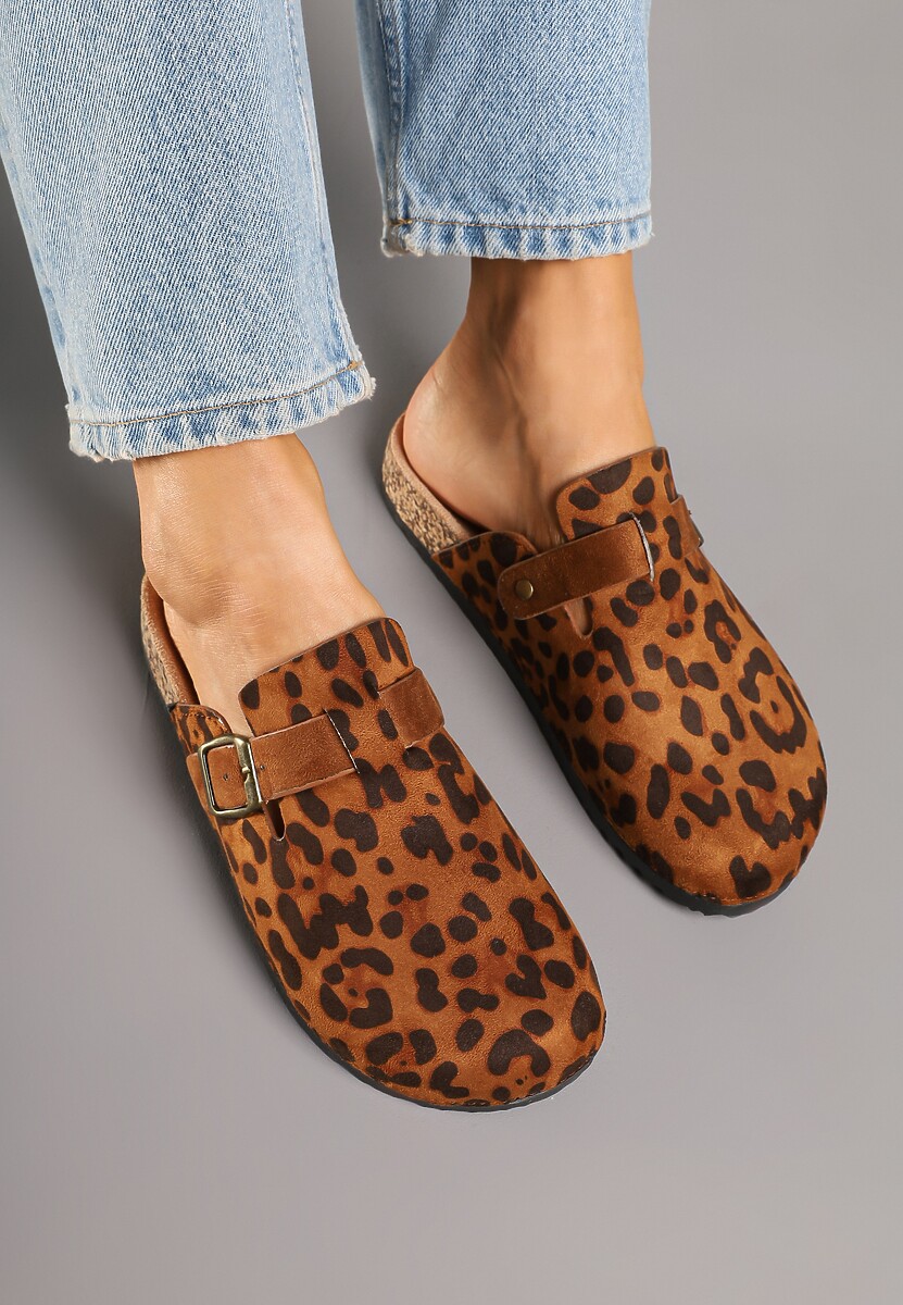 Panterkowe Klapki na Płaskiej Korkowej Podeszwie z Zakrytym Przodem Ozdobione Klamrą Atheine