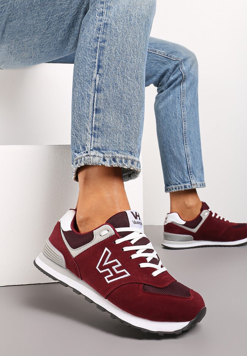 Bordowe Buty Sportowe z Imitacji Zamszu z Naszywką Lysadna
