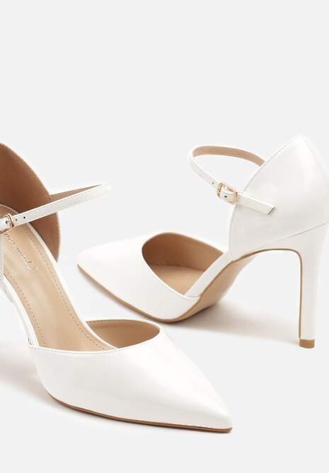 Białe Szpilki z Lakierowanym Połyskiem i Paskiem na Sprzączkę Norilia