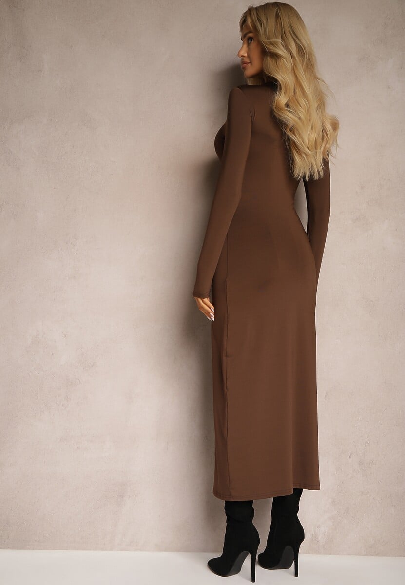 Brązowa Sukienka o Taliowanym Kroju z Asymetrycznie Wyciętym Dekolem i Rozcięciem Sairel
