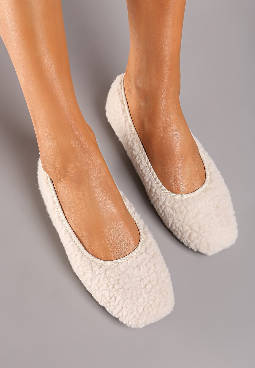 Jasnobeżowe Balerinki na Płaskiej Podeszwie z Futerkiem w Stylu Barankowym Zdobieniem Armegia