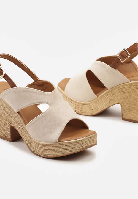 Beżowe Sandały z Imitacji Zamszu na Ozdobnym Słupku i Platformie Effiah