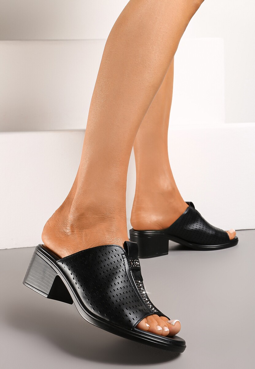 Czarne Klapki z Ażurowym Paskiem z Cyrkoniami na Słupku Voxela