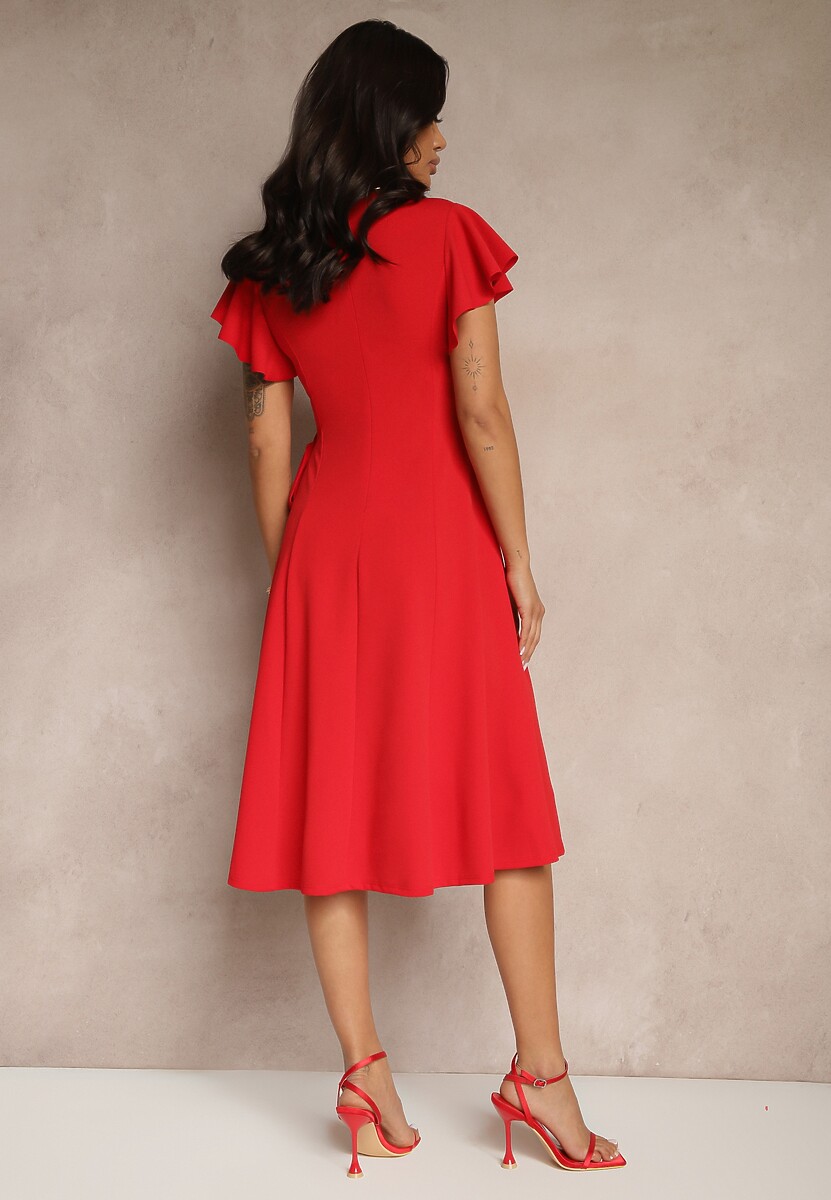 Czerwona Kopertowa Sukienka z Rozkloszowanym Dołem i Ozdobnym Wiązaniem Dannola