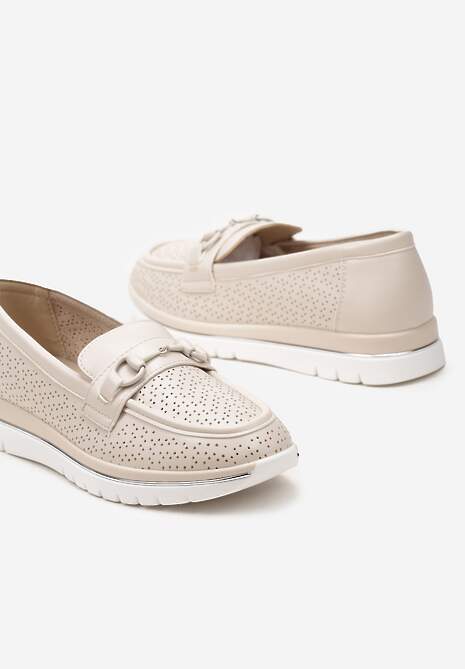 Beżowe Mokasyny ze Skórzaną Wkładką Perforacją i Klamrą Gamiara