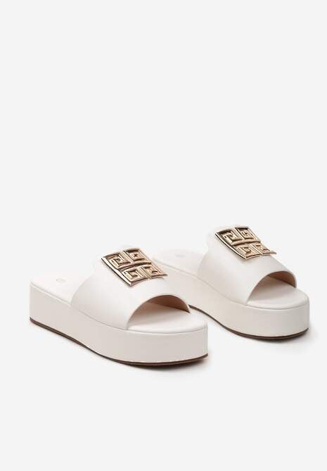 Białe Klapki z Imitacji Skóry na Platformie z Kwadratową Klamrą Tisargla