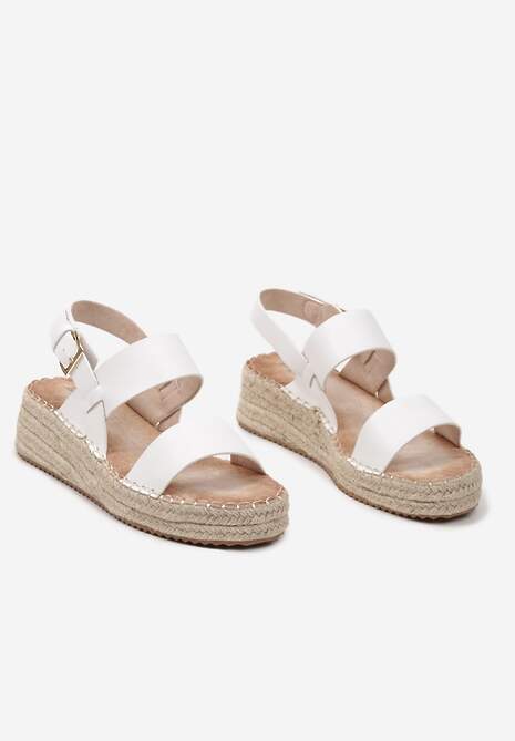 Białe Sandały na Plecionej Podeszwie Zapinane Wokół Kostki na Sprzączkę Ioni