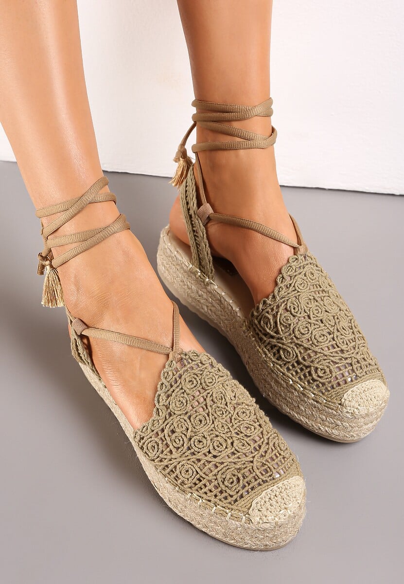 Ciemnobeżowe Wiązane Sandały na Plecionej Platformie z Szydełkową Cholewką Avelley