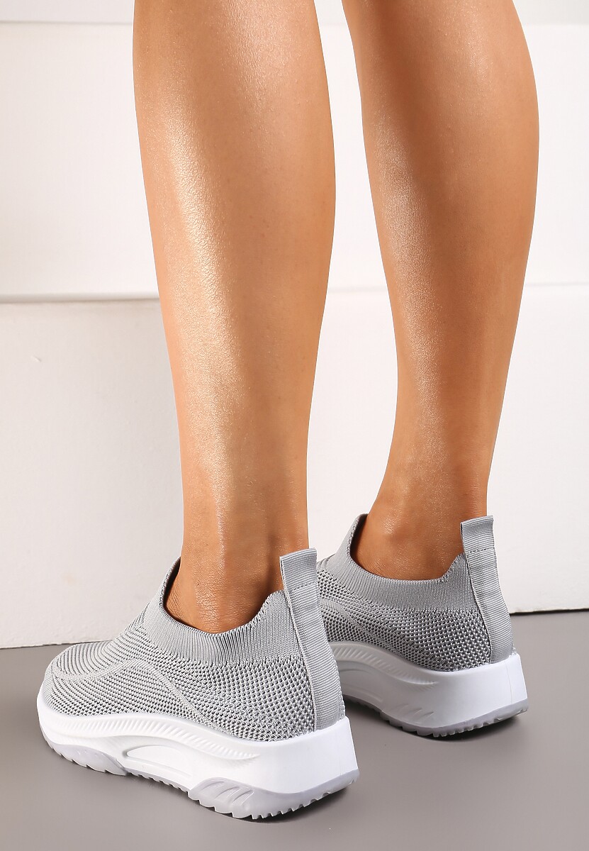 Szare Casualowe Buty Sportowe na Grubszej Podeszwie Ozdobione Perforacją Fiovena