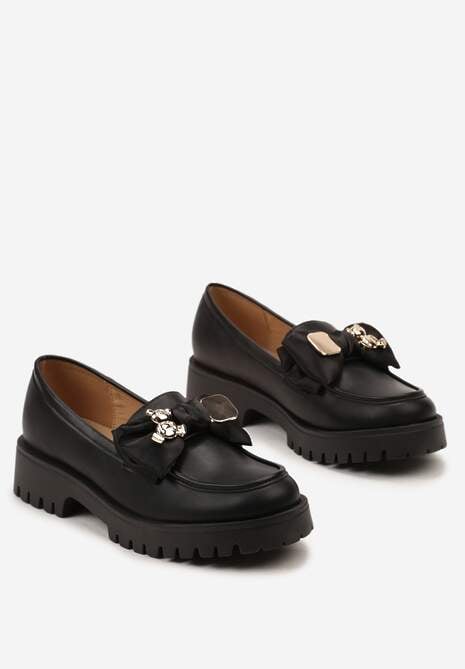 Czarne Mokasyny na Niskiej Platformie Ozdobione Metalowymi Aplikacjami i Kokardą Alirakia
