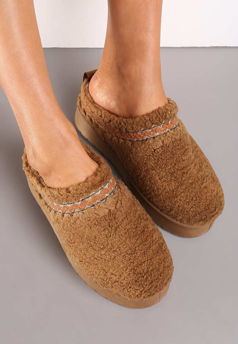 Brązowe Kapcie na Platformie z Ozdobną Lamówką Topora