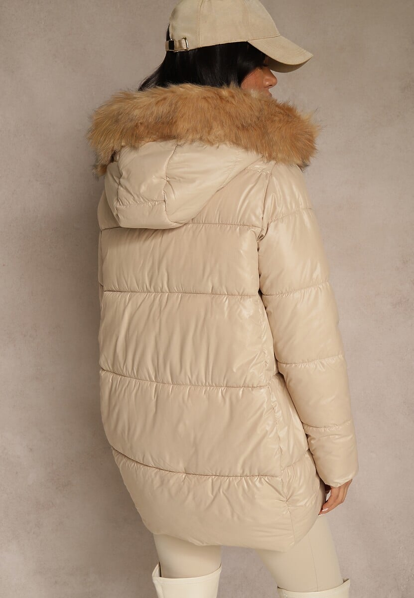 Beżowa Trapezowa Kurtka z Pikowanymi Przeszyciami i Kapturem z Odpinanym Futrem Deoiala