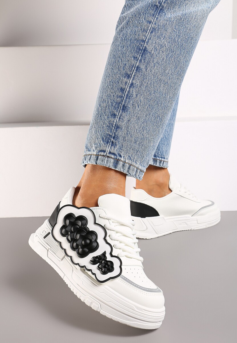 Biało-Czarne Sneakersy na Niskiej Platformie z Ozdobnymi Kwiatkami na Boku Benavilla