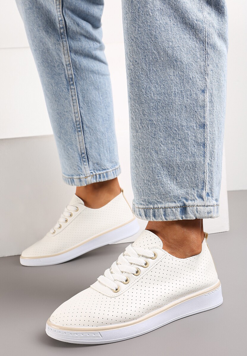 Beżowe Sznurowane Tenisówki z Ozdobną Taśmą na Tyle i Perforacją Kavinna