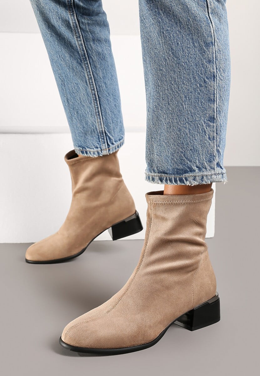 Beżowe Botki na Słupku Ozdobione Metalicznym Wykończeniem Irialan