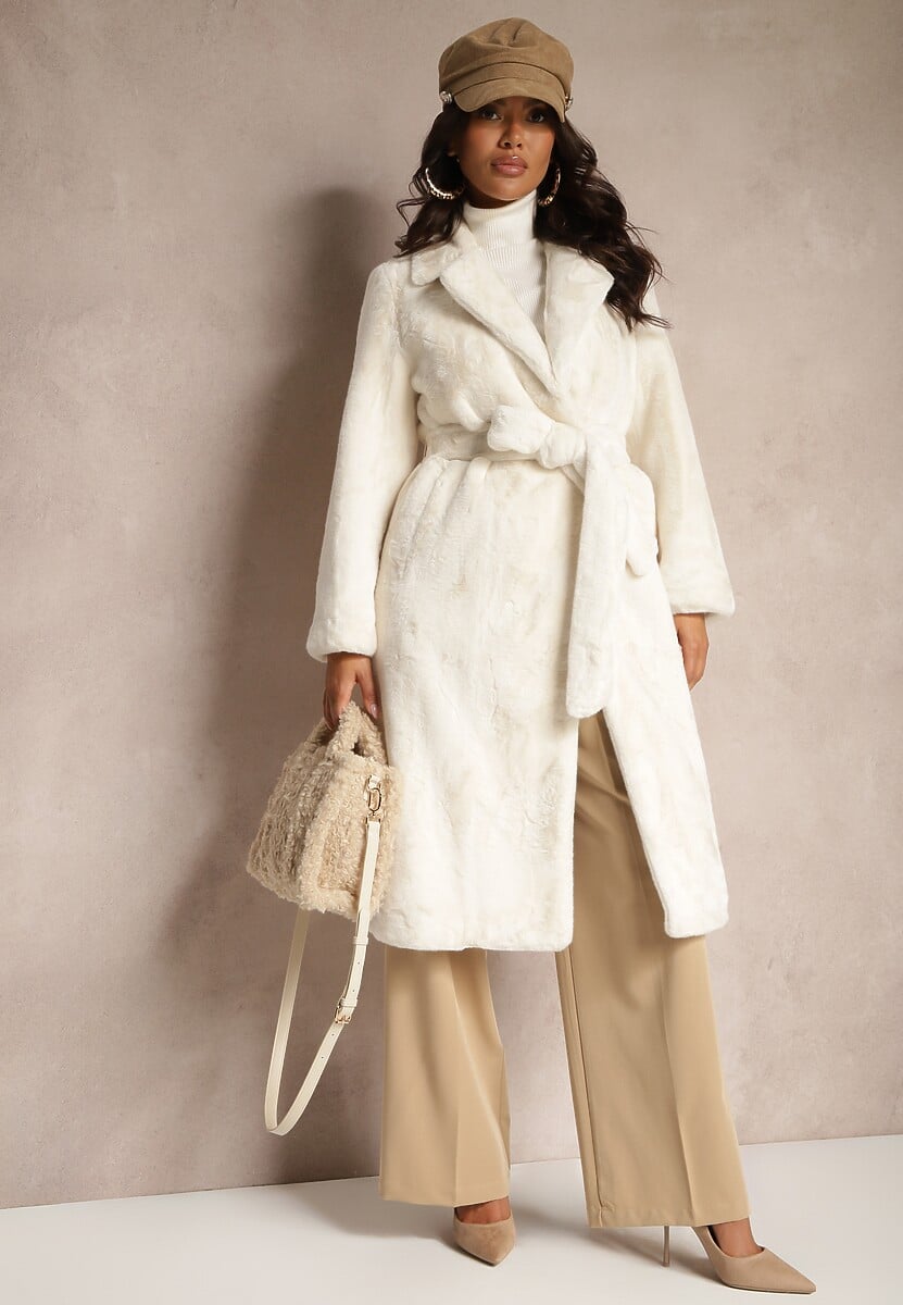 Jasnobeżowy Szlafrokowy Płaszcz Wiązany w Talii z Futerka Izalora