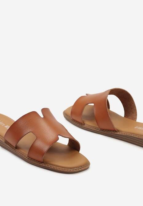 Brązowe Płaskie Klapki z Wycięciami na Pasku Wiasta
