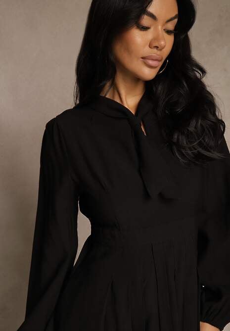 Czarna Sukienka Plisowana z Wiskozy Ozdobiona Wiązaniem Farrive