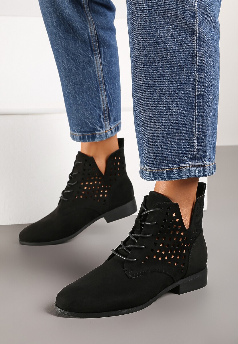 Czarne Sznurowane Botki ze Skórzaną Wkładką Ażurową Cholewką za Kostkę i Wycięciem Tlixa