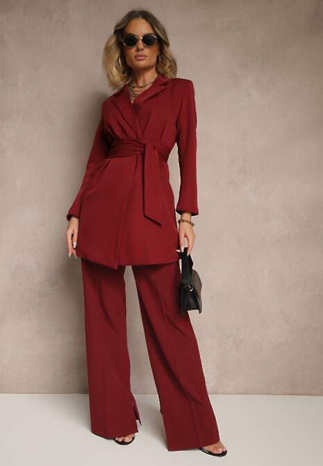 Bordowa Sukienka o Kroju Marynarki z Usztywnioną Linią Ramion Wiązana w Talii Equintina